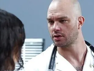 Andylynne Payne se fait baiser par son médecin