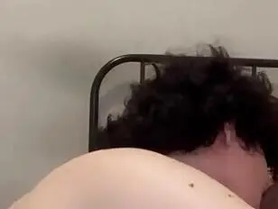 A Milky piace succhiargli il cazzo