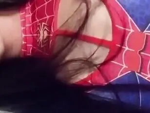 SpiderWoman stuzzica con il suo grosso cazzo