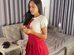 Ladyboy i zamaskowany mężczyzna