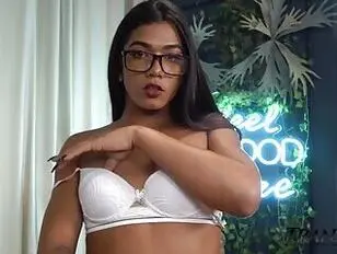 Вероника принимает большой член