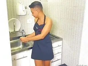 Sofia Sanders fait une fellation intense à un mec