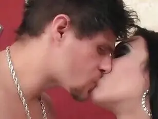 एक कामुक आदमी के साथ सेक्स कर रही हिजड़ा