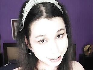 La carina trans DaniTheCutie allatta dal suo piccolo seno solo per te