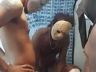 Kapri Sum wurde erst ins Gesicht gefickt und dann von drei BBCs hart durchgenommen.