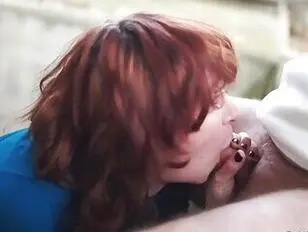 Gruby chuj rucha swojego małego rudego twinka