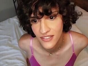 Bardzo słodki chłopak ruchany przez wielkiego kutasa