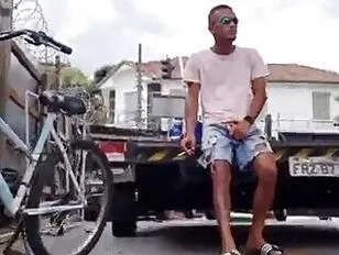 Latina follando en el autobús