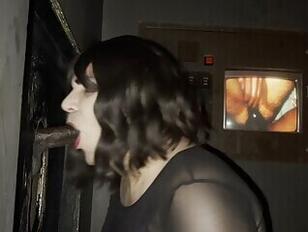 SissyBookstoreSlut चूसती है BBC ग्लोरीहोल कमडंप सिसी स्लट सीडी ब्लो जॉब