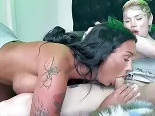 बेला और दोस्त