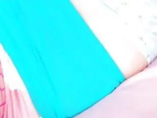 Sammi Smith fickt Chelly Charms ins Gesicht und gibt ihr einen Trichtereinlauf.