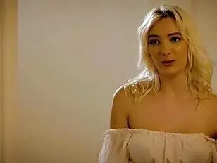 Scopata dalla sorellastra sexy