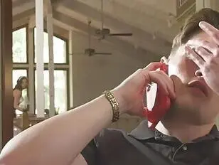 Jovem transa com a empregada