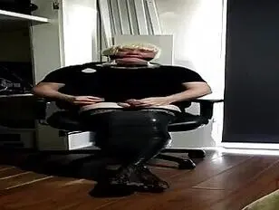 Daisy con le gambe tutte legate