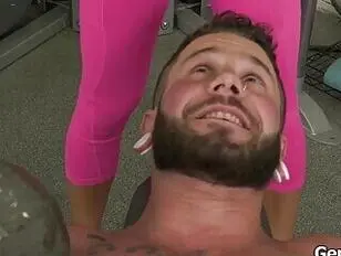 Ma coach trans sexy me fait bander.