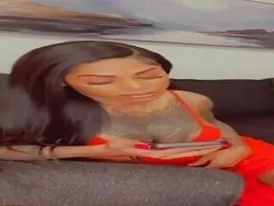 Ébano tatuado folla duro