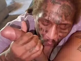 अंदर जाओ और मम्मी के छेद को चाटो