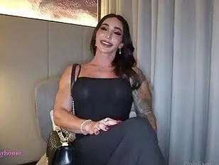 TgirlPlayHouse Muskel-Schlampe