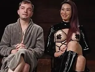 Aerie Rei,la padrona del dungeon,lo scopa e lo scopa per bene