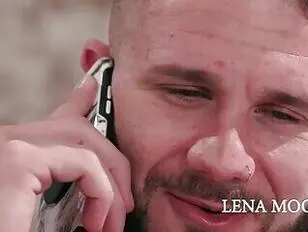 Korra Del Rio en Lena Moon in een drietal in de trans-trein