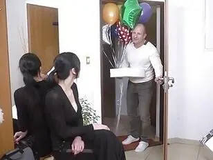 A sensual Bailey faz amor.