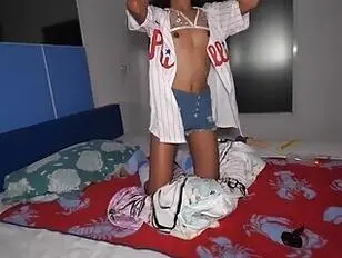 Nana tailandesa debutante de trasero ajustado