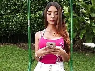 वेरोनिका बेहद सेक्सी है