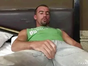 Transessuale tettona prende un cazzo xxl