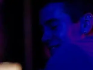 TS Aubrey lascia che il ragazzo si diverta a sbatterle il culo