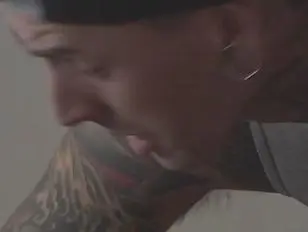 TS Foxxy hace sexo anal increíble con un tipo