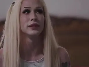 Trans Jenna Gargles wird von Stiefvater in den Arsch gefickt