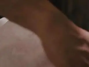 TS Eva Maxim laisse une masseuse lui cogner le cul