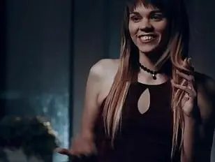 Salope petits seins TS analed par son demi-frère