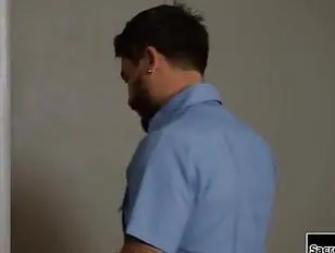 Грудастая транссексуальная воровка Джейд Венера получает сперму от парня