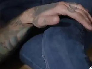 सौतेला भाई टीएस सौतेली बहन को देखना बंद नहीं कर सकता