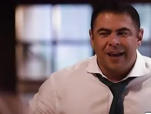 Tgirl Emma Rose fa un giro anale con il patrigno