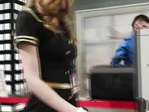 La sécurité de l'aéroport a analysé un agent de bord TS